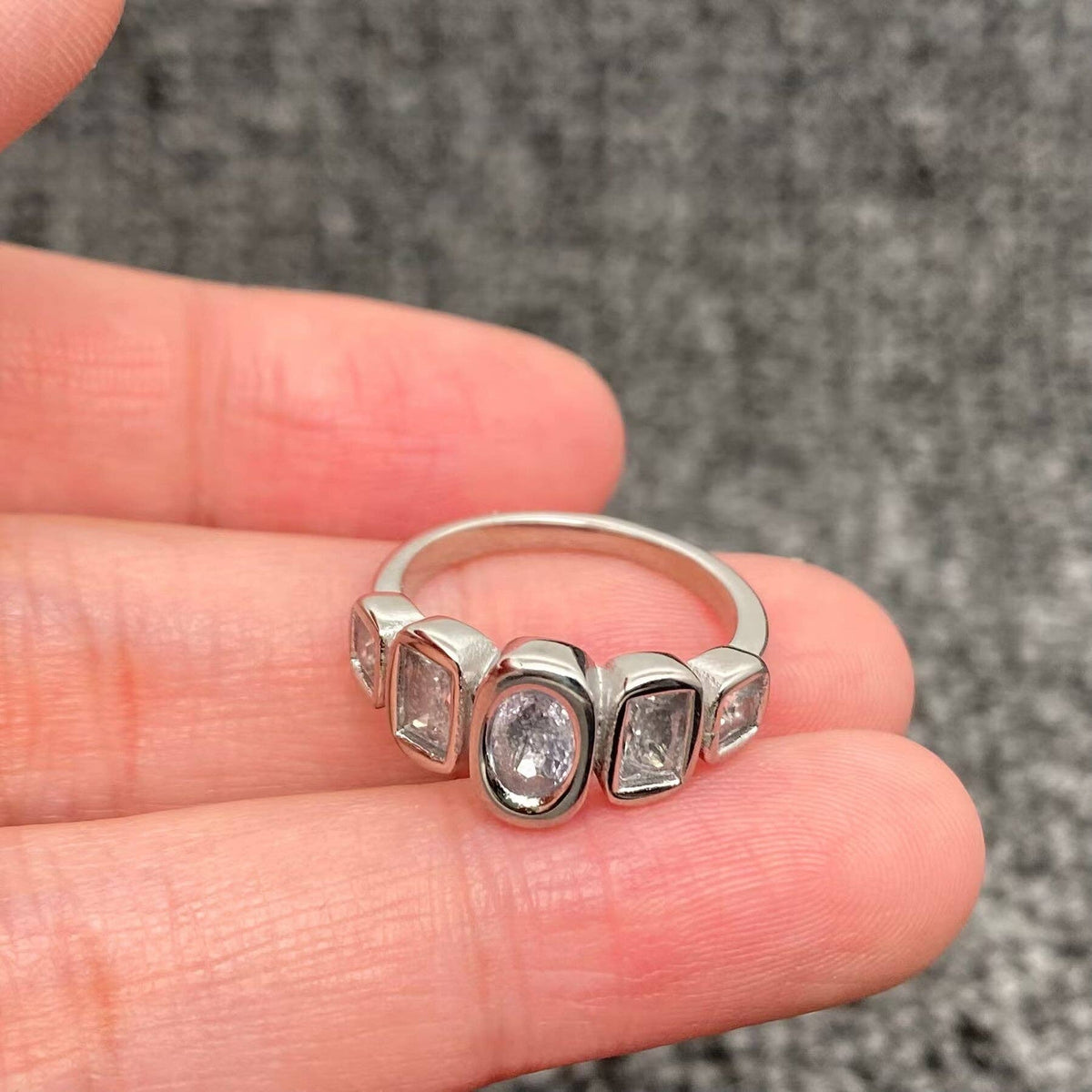 5 Zircons 18K Gold Plated Ring in Silver