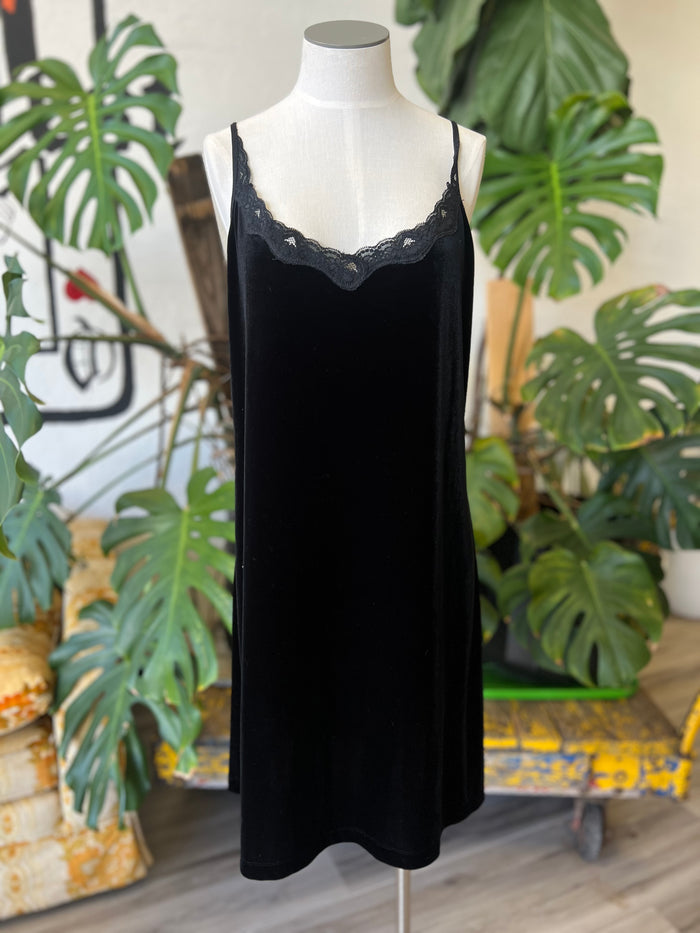Vault | Black Velvet Slip XL