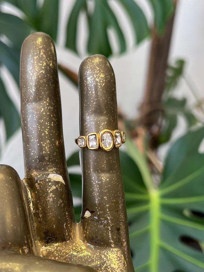 5 Zircons 18K Gold Plated Ring in Gold