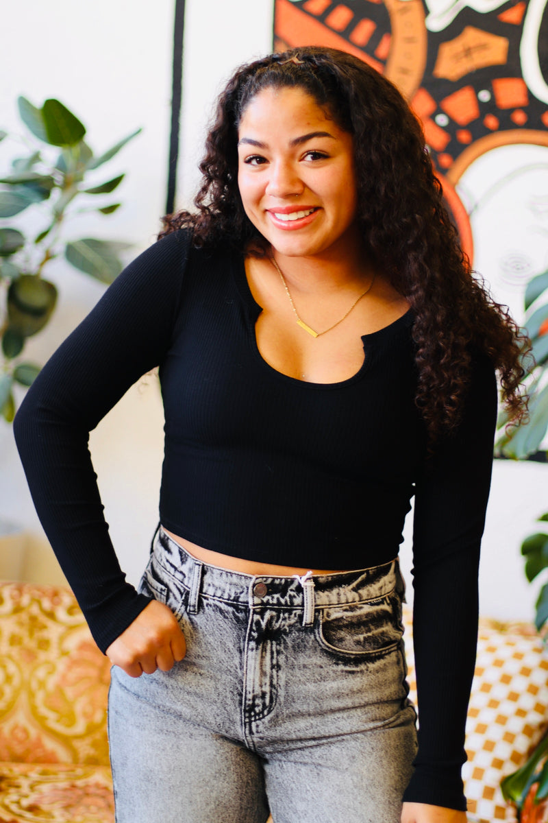 Heart Eyes Basic Crop + Black