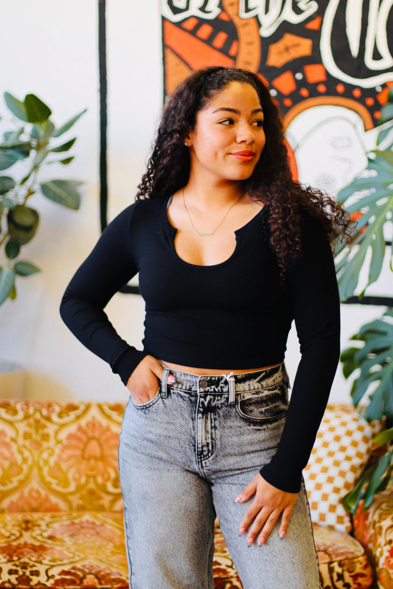 Heart Eyes Basic Crop + Black