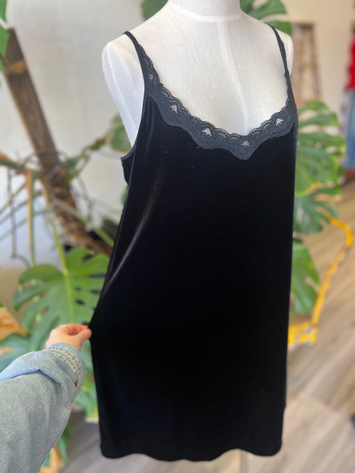 Vault | Black Velvet Slip XL