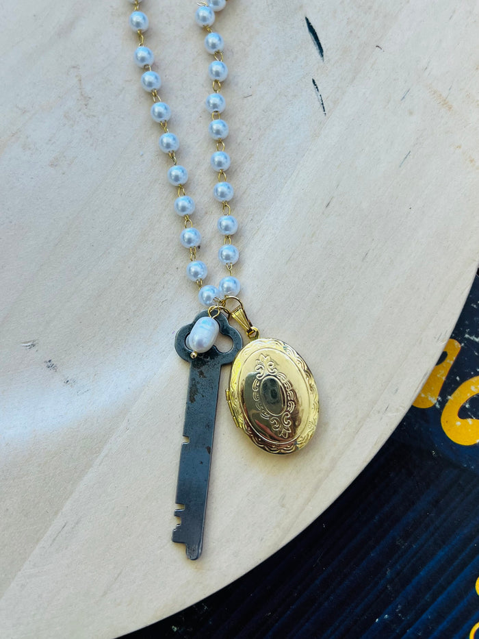 Oval Locket & Key Pearl Necklace