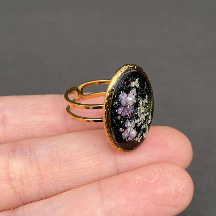 Black Flowers Oval 18K Adjustable Ring