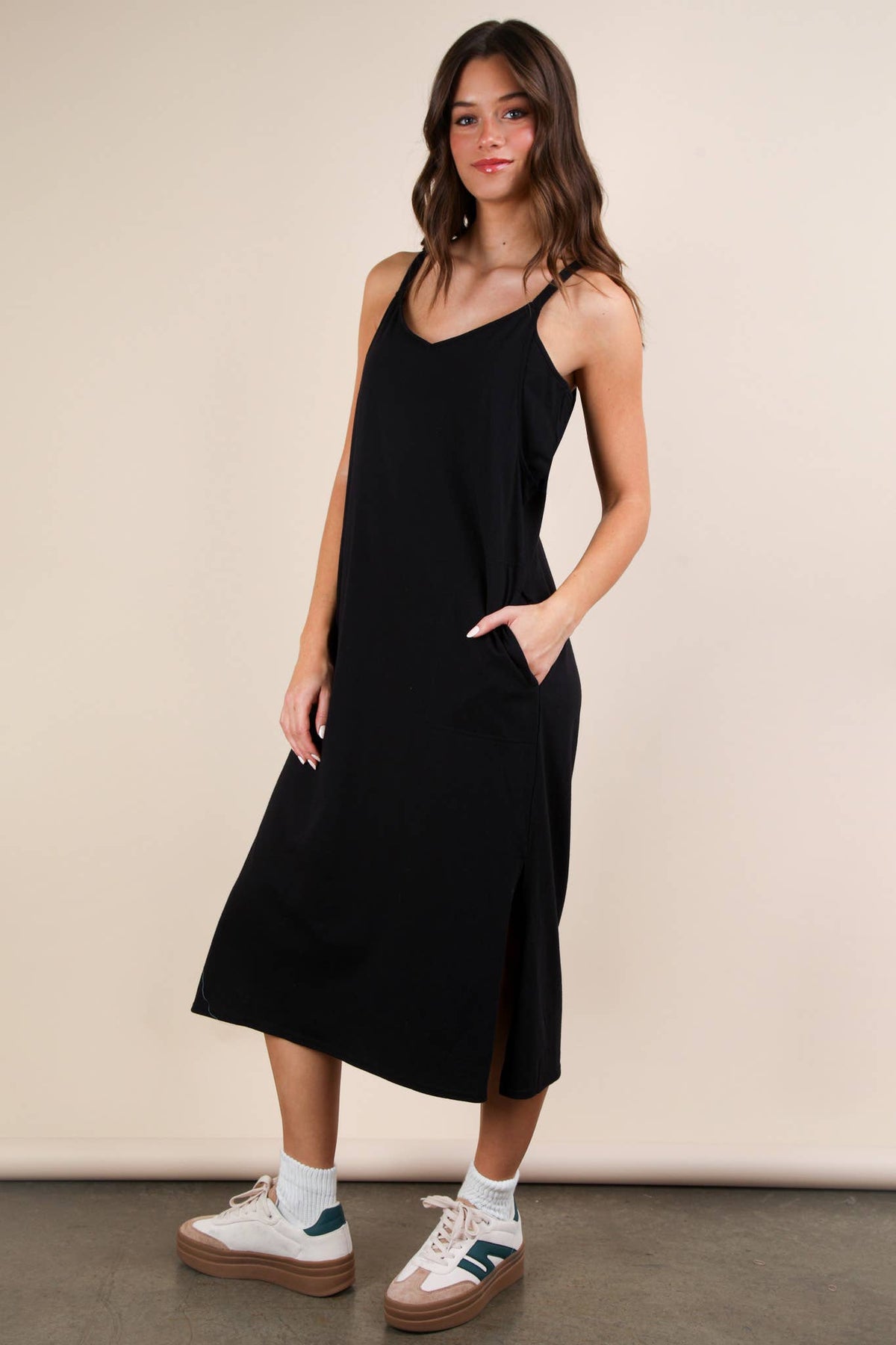 *Sleeveless Midi Dress in Black